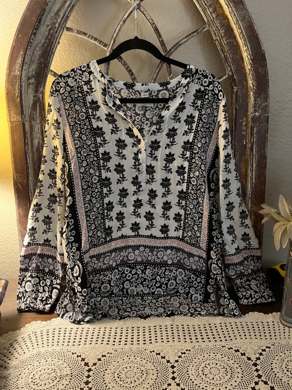 LOFT Black & White Floral Button-Up Shirt,, XS